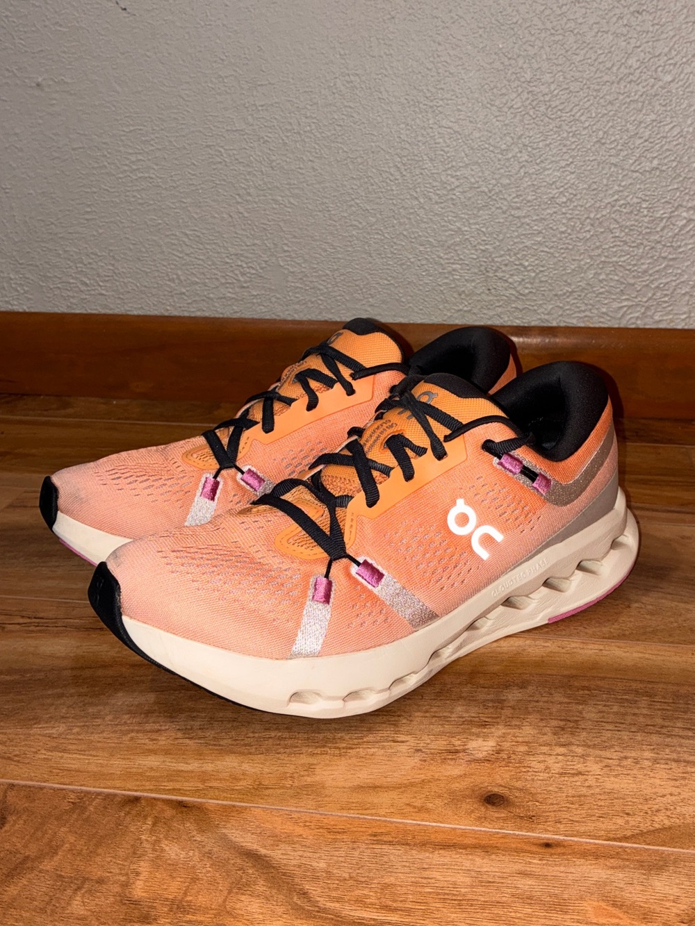 On Cloud Women’s Cloudsurfer 2 Tangerine Ivory Running Shoes - size 9.5